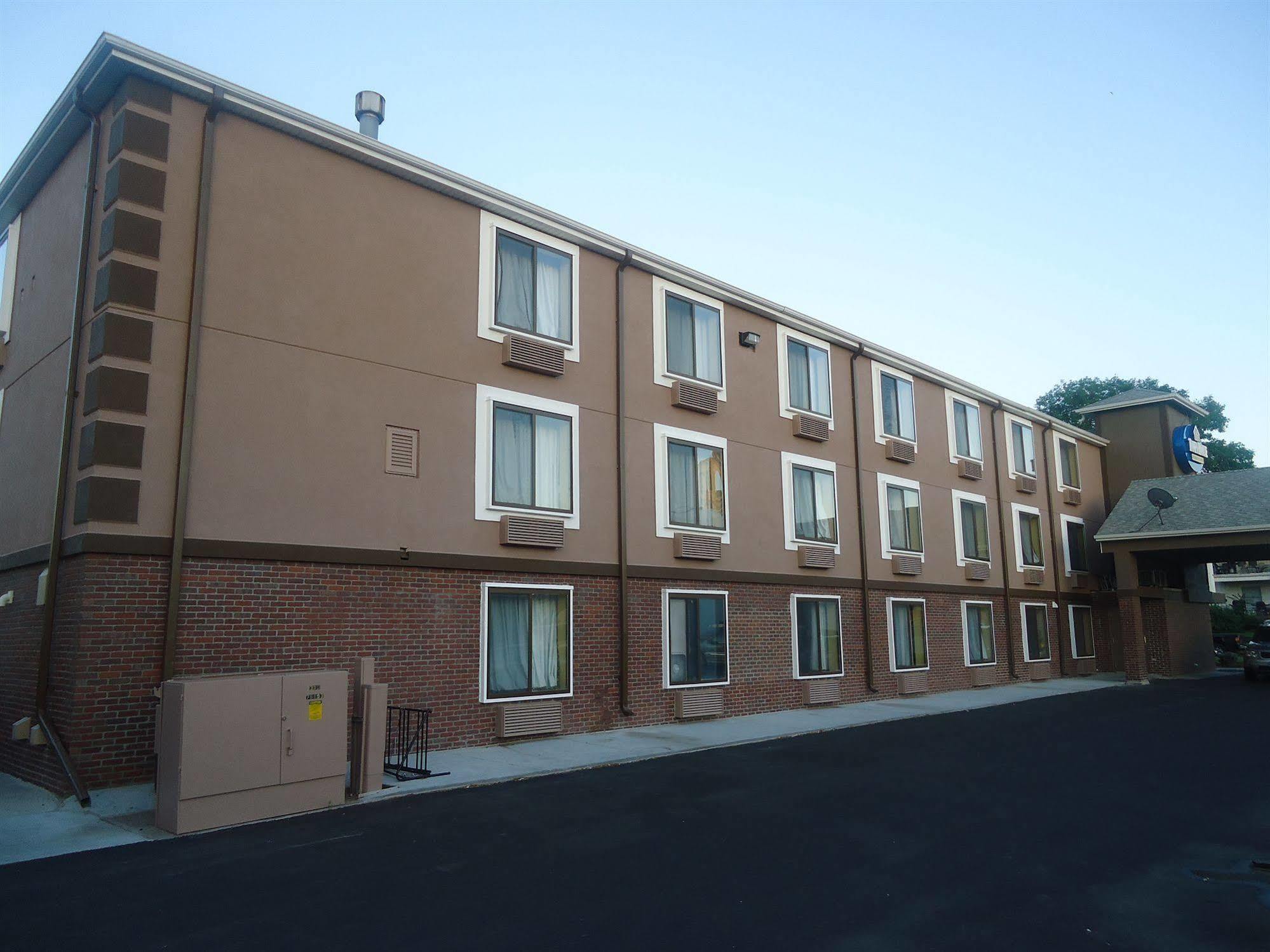Townhouse Extended Stay Hotel Downtown Линкълн Екстериор снимка